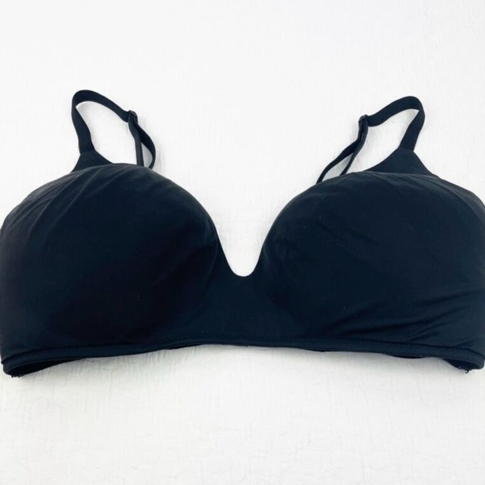 Victoria’s Secret Tshirt lightly lined Wireless black bra 36d